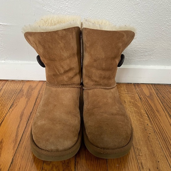 UGG Bailey Button Short Camel Boots Size 5 - Picture 4 of 8